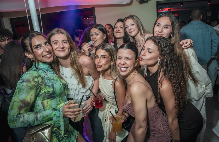 Momento de fiesta en KENDO Lounge